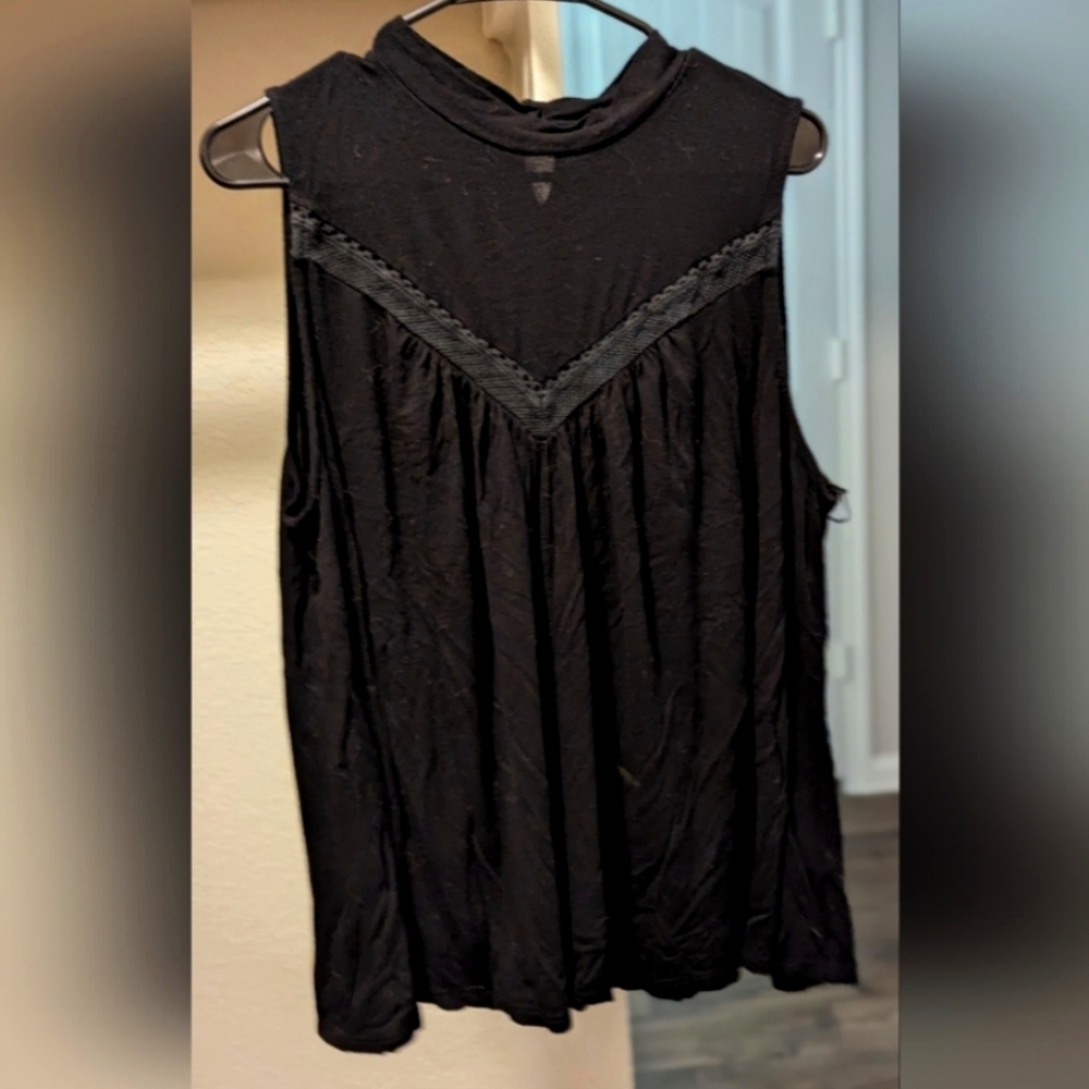 Sz XL Black tank blouse with beautiful knitted v design